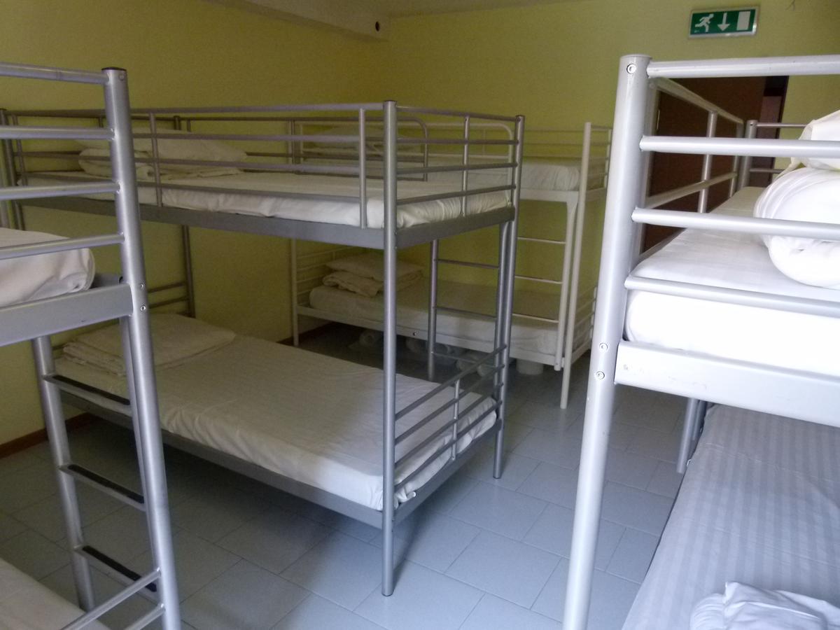 Why Me Eco-Friendly Hostel Tbilisi ภายนอก รูปภาพ