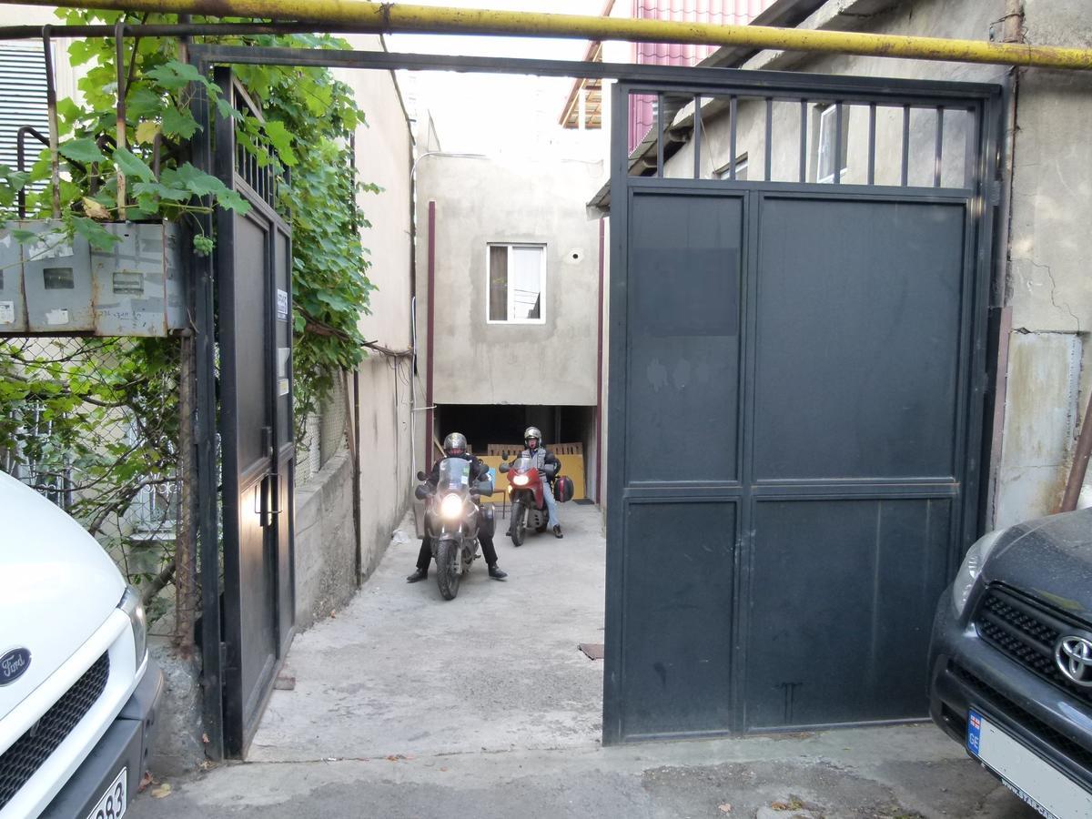 Why Me Eco-Friendly Hostel Tbilisi ภายนอก รูปภาพ