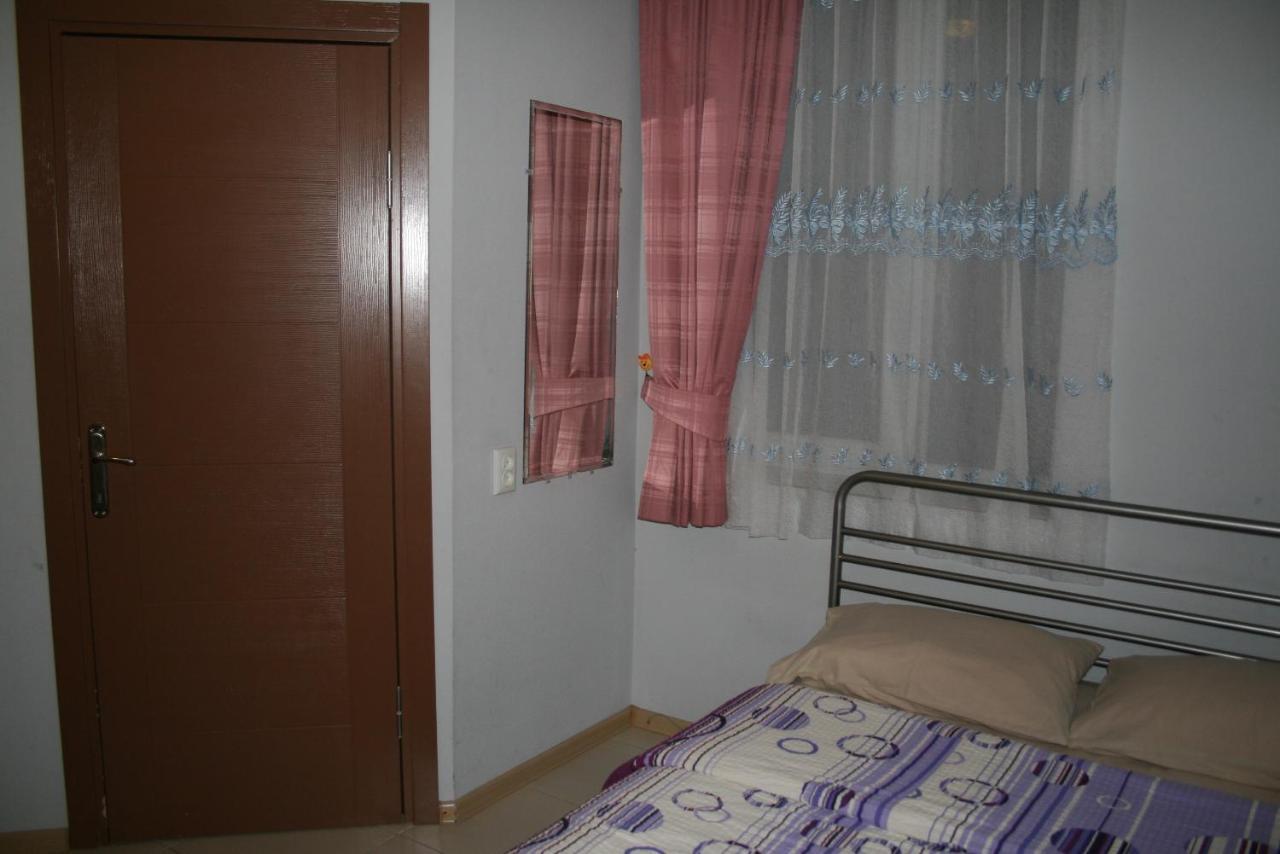 Why Me Eco-Friendly Hostel Tbilisi ภายนอก รูปภาพ